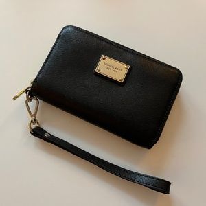 Michael Kors wristlet (black)